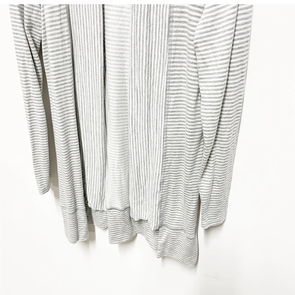 Beyond Yoga Medium Gray White Yoga Enclose Me Striped Open Front Cardigan - Picture 3 of 6